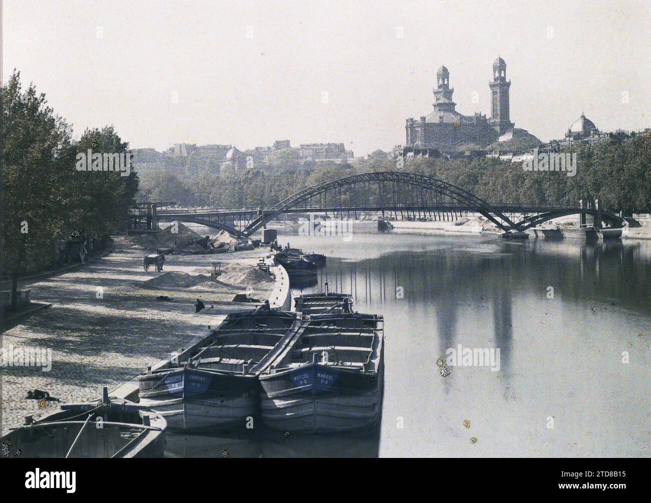 Quya Def Paris (7th-16th arrondissement), France The Debilly footbridge and the ...