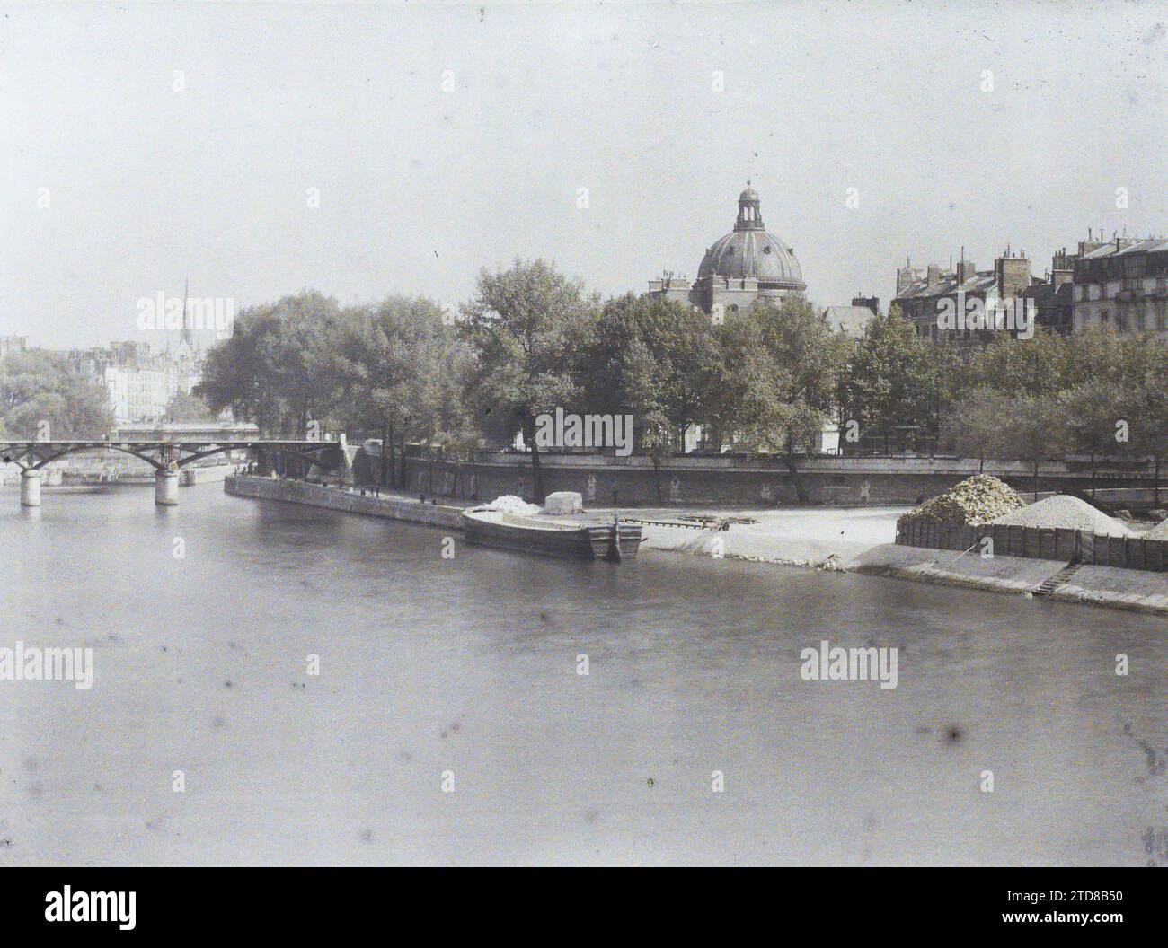 Quya Def Paris (6th arr.), France The Institute and the Quai de Conti from the ...