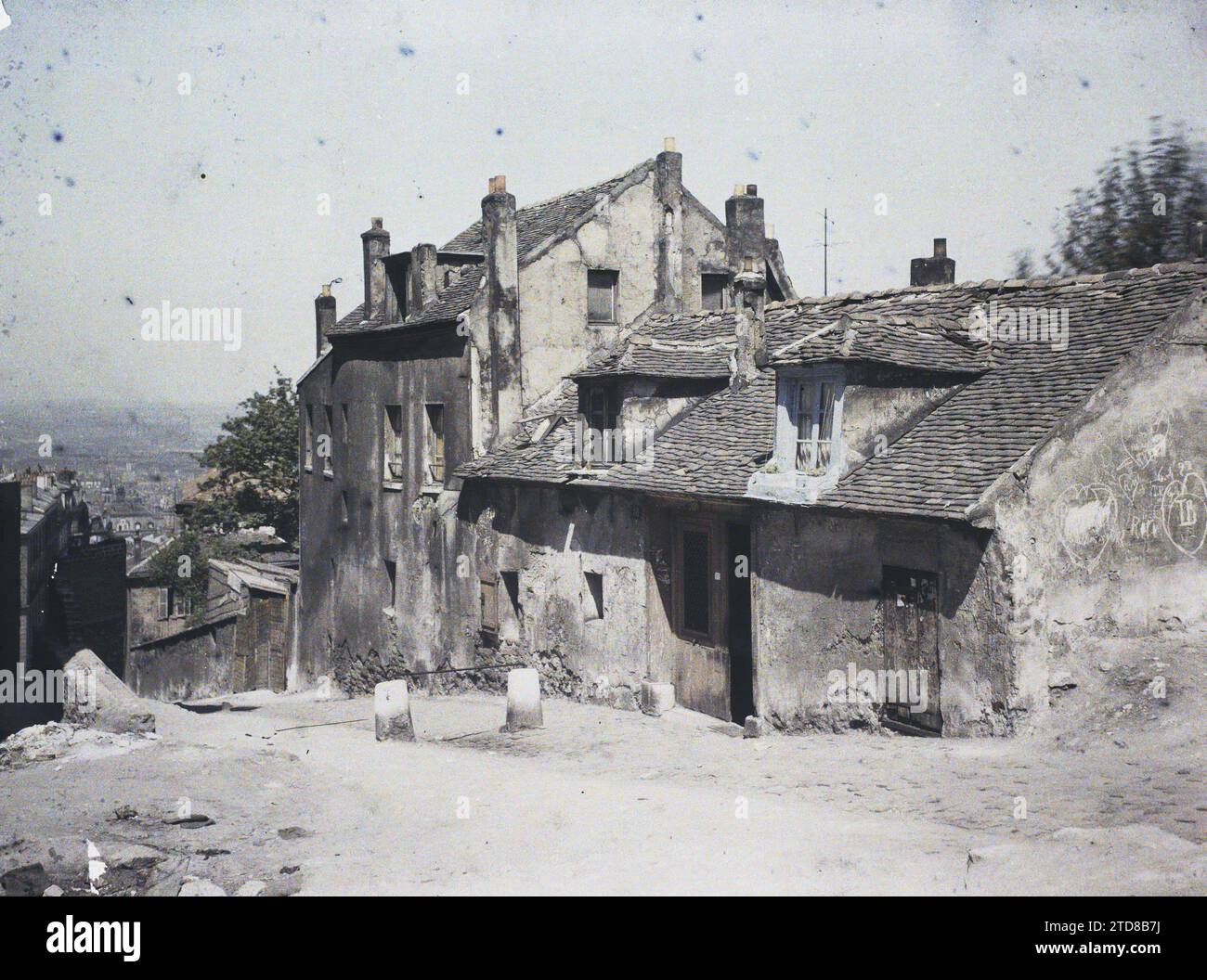 Old house houses paris hi-res stock photography and images