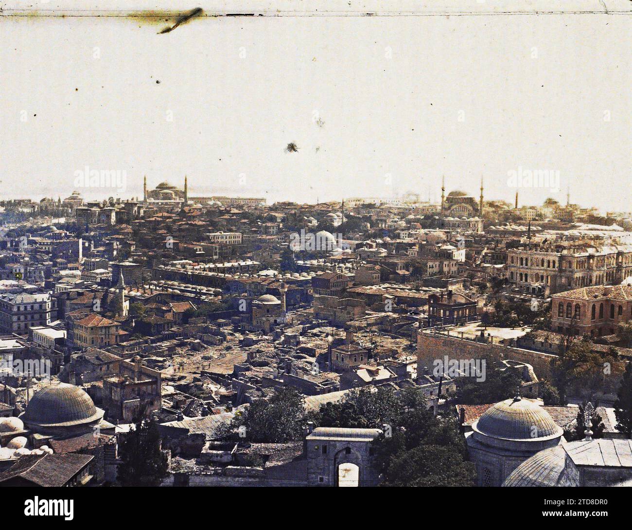 Constantinople (present-day Istanbul), Turkey Panorama taken from one of the minarets of Süleymaniye Camii ('Sultan Suleiman the Magnificent Mosque') towards the east, Religion, Habitat, Architecture, Islam, Mosque, Panorama of urban area, Religious architecture, Turkey, Constantinople, A district of Stamboul, Istanbul, 01/09/1912 - 30/09/1912, Passet, Stéphane, photographer, 1912 - Turquie - Stéphane Passet - (September), Autochrome, photo, Glass, Autochrome, photo, Positive, Horizontal, Size 9 x 12 cm Stock Photo