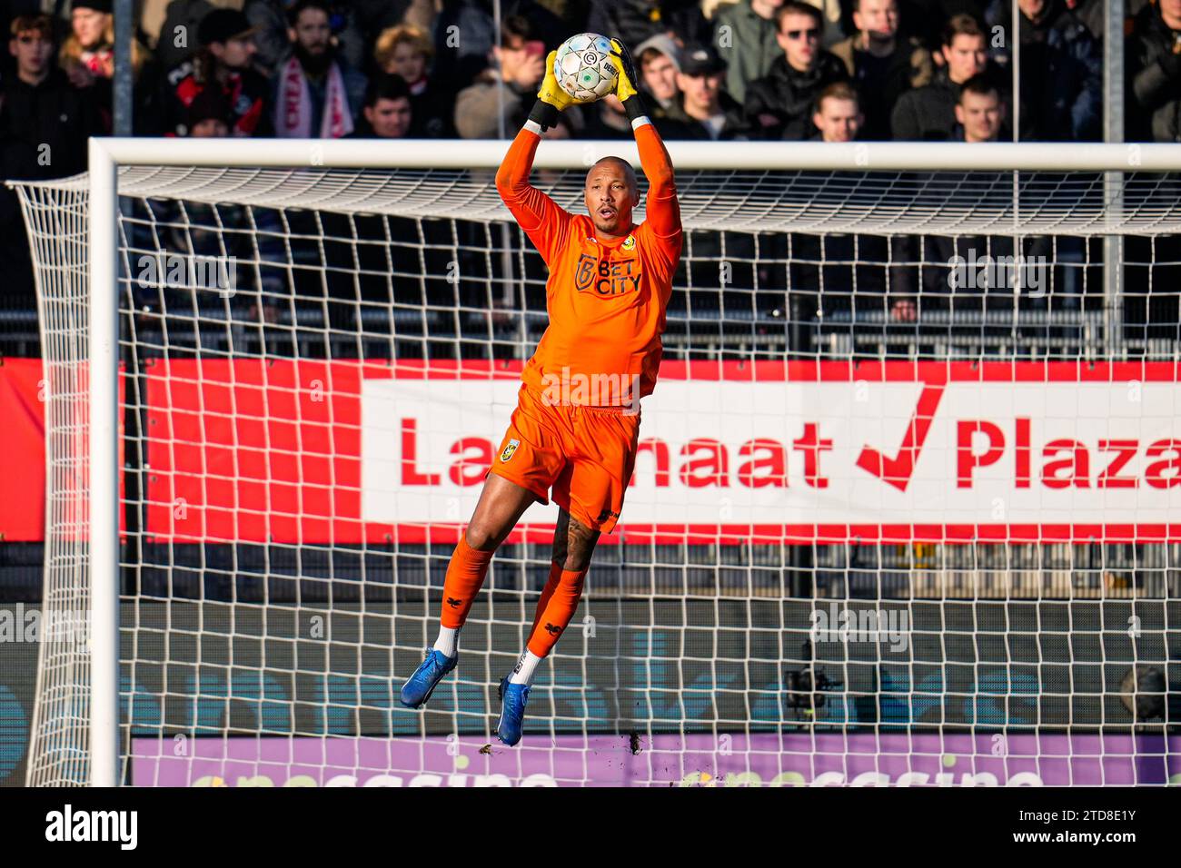 ALMERE, NETHERLANDS DECEMBER 17 goalkeeper Eloy