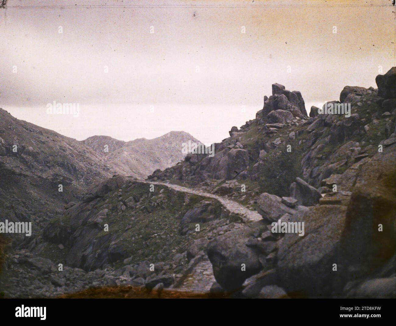 Taishan Massif, China Above Chaoyangdong ('South Cave'), Nature ...