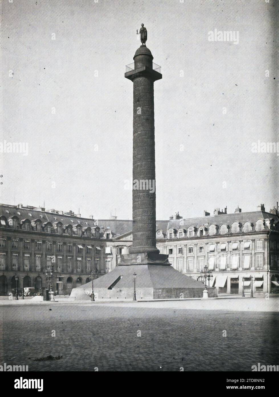 Paris (1st arr.), France The Vendôme Column protected against bombing ...