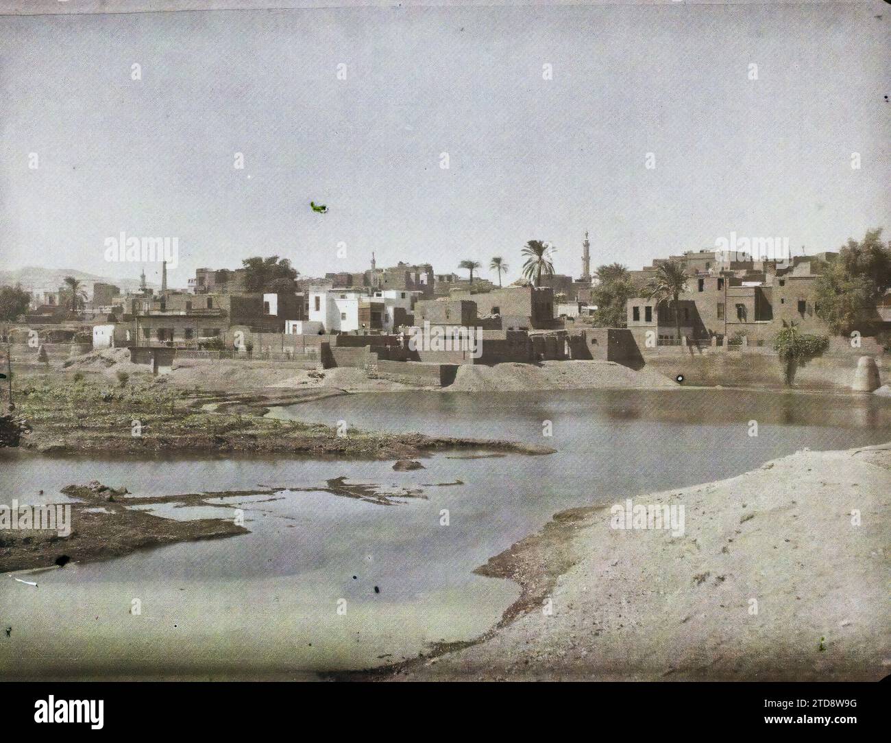 Assiut, Egypt, Africa Panorama of the city, Housing, Architecture, River, Minaret, Housing, Panorama of urban area, Egypt, Assiut, Assiout, 01/01/1918 - 31/12/1918, Castelnau, Paul, 1918 - Middle East, Egypte, Palestine, Chypre - Paul Castelnau (Photographic section of the army) - (9 January-6 October), Autochrome, photo, Glass, Autochrome, photo, Positive, Horizontal, Size 9 x 12 cm Stock Photo