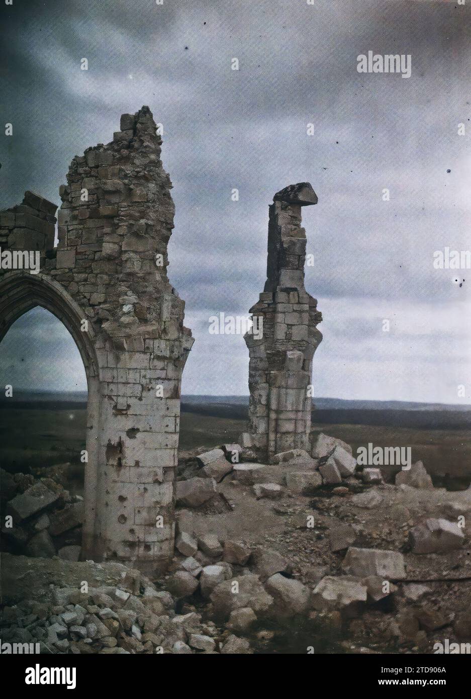 Guerre 14-18 France photo ruines d'une église Guerre 14-18 France photo ruines d'une église