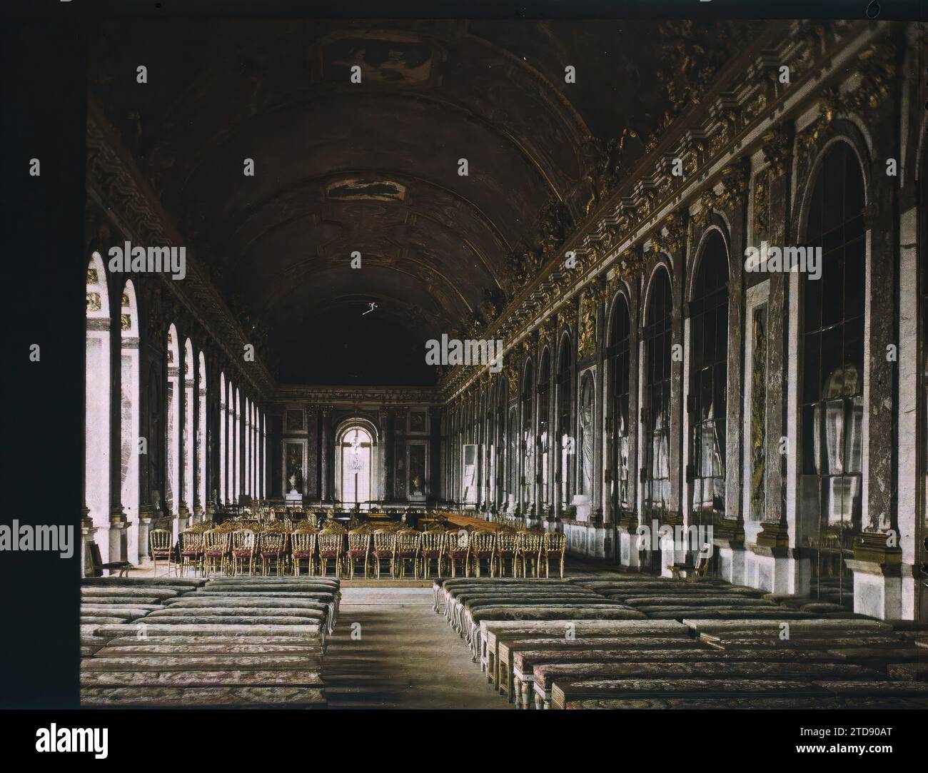 Palace of Versailles, France, Habitat, Architecture, Art, International relations, First World War, King, Queen, Interior view, Decorative arts, Diplomacy, Peace, Treaties, Palace, Castle, Treaty of Versailles, France, Versailles, The Gallery of Ice cream: at the Palace of Versailles, the day after the signing of Peace, June 30, 1919, Versailles, 30/06/1919 - 30/06/1919, Cuville, Fernand, 1919 - Versailles - Fernand Cuville, Autochrome, photo, Glass, Autochrome, photo, Positive Stock Photo