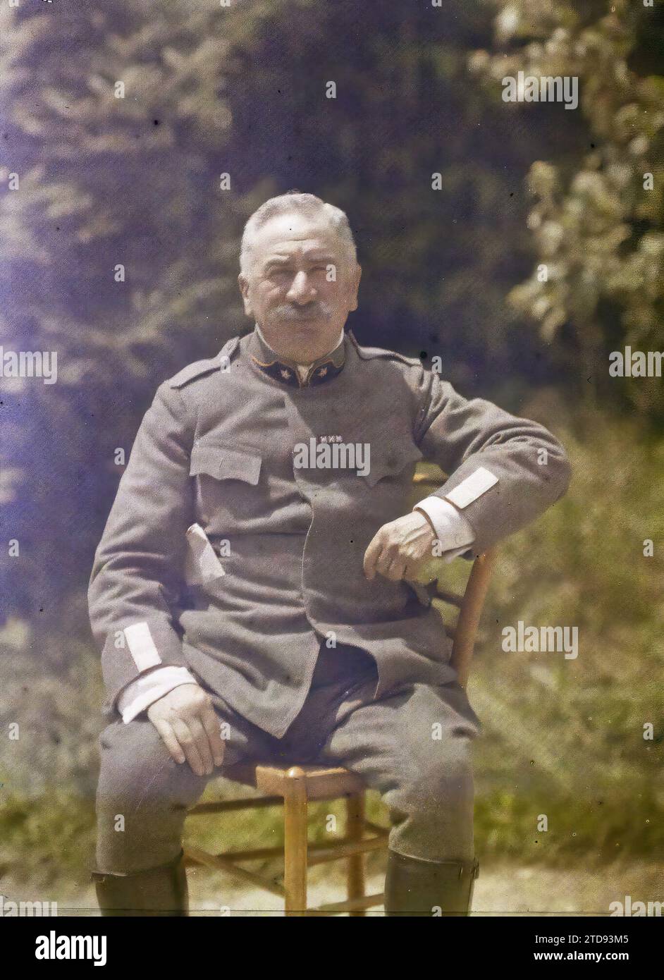 Between Castelfranco and Asolo, Italy Portrait of a Soldier, Clothing, People, First World War, Society, Military Uniform, Portrait, Back, Man, Army, Italy, Portrait, Castelfranco, Asolo, 10/06/1918 - 10/06/1918, Cuville, Fernand, 1918 - Italy - Fernand Cuville - (March-August), Autochrome, photo, Glass, Autochrome, photo, Positive, Vertical, Size 9 x 12 cm Stock Photo