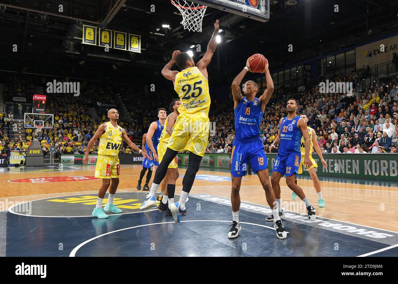 18.12.2023, EWE Arena, Oldenburg, GER, easy CreditBBL, EWE Baskets