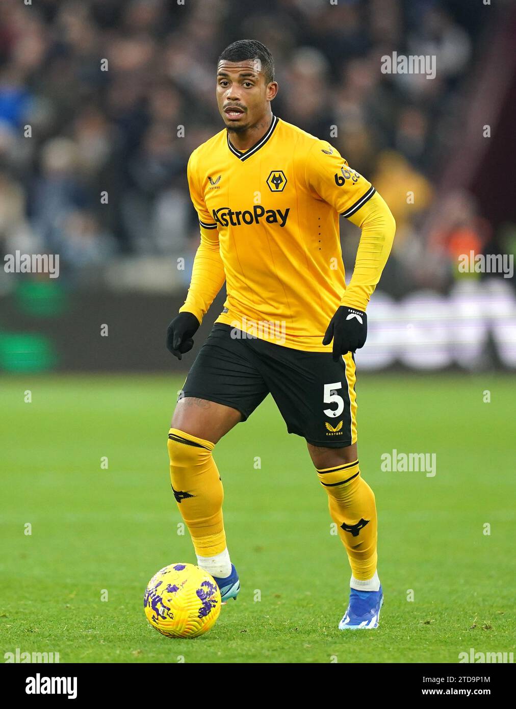 Wolverhampton Wanderers' Mario Lemina during the Premier League match ...