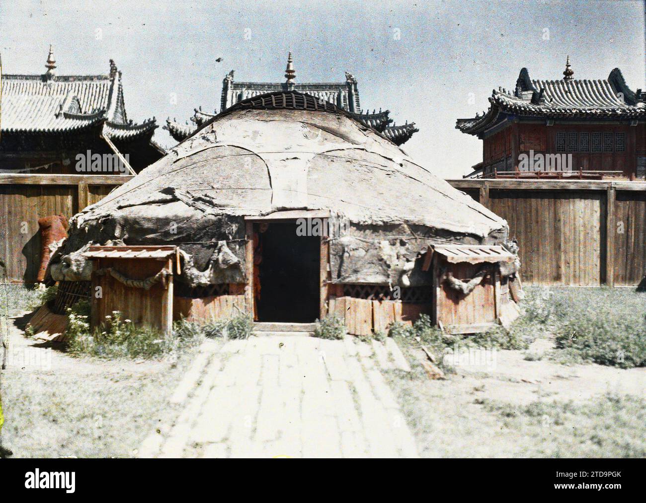 Lama yurt hires stock photography and images Alamy