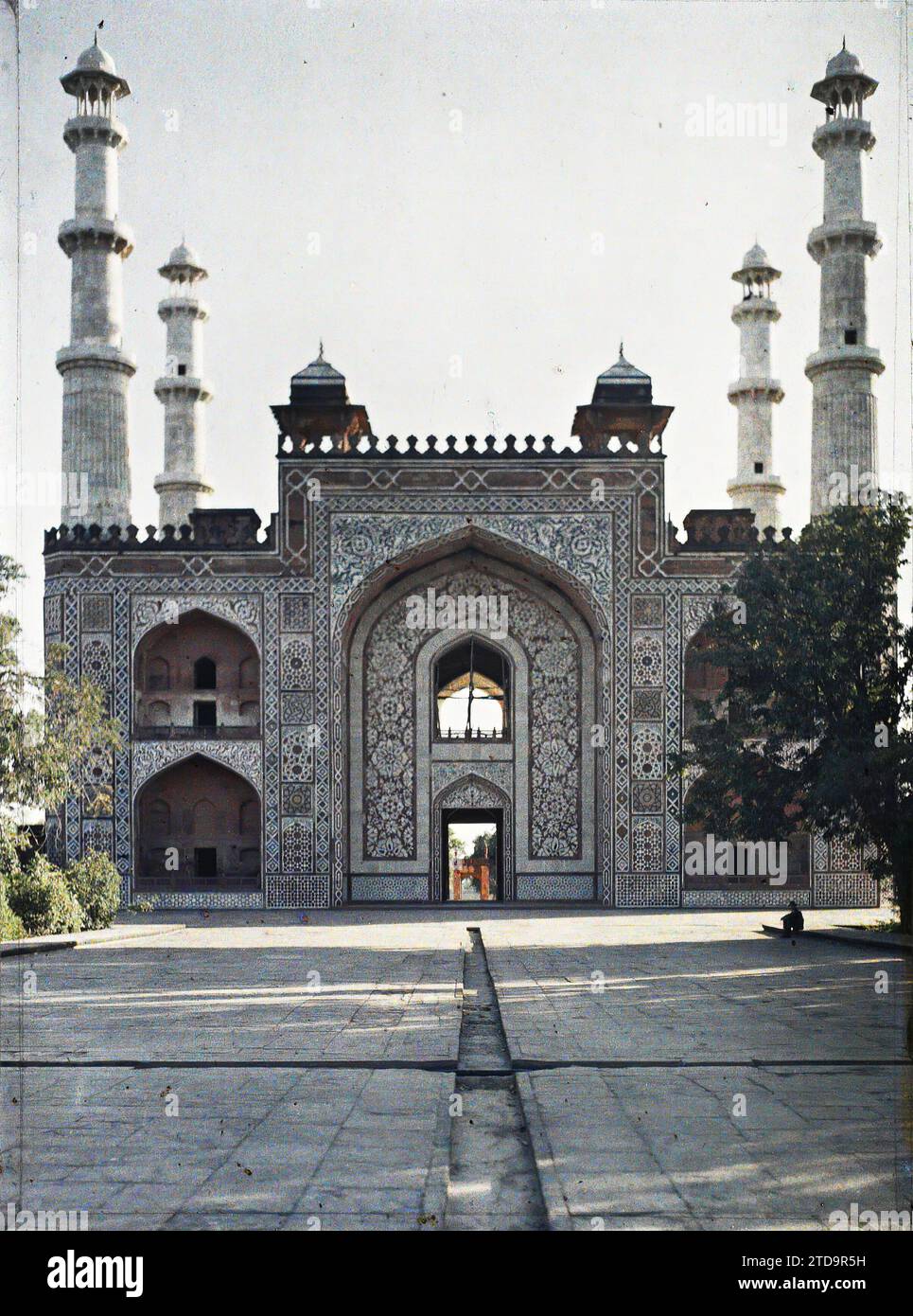 Sikandara (Sikandra), India The south door of Akbar's mausoleum