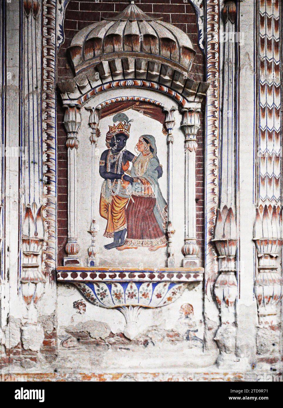 Lahore, India (present-day Pakistan) Painting of an exterior entrance to a Hindu temple representing Krishna and Râdhâ, Religion, HD, Art, Human beings, Temple, Hinduism, exists in high definition, Painted decor, Decorative arts, Supernatural being, India, Lahore, Sivaist Paintings, Lahore, 10/01/1914 - 15/01/1914, Passet, Stéphane, photographer, 1913-1914 - Inde, Pakistan - Stéphane Passet - (16 December-29 January), Autochrome, photo, Glass, Autochrome, photo, Vertical, Size 9 x 12 cm Stock Photo