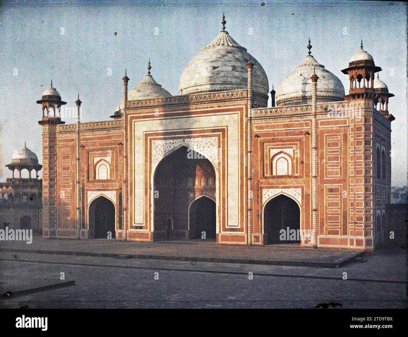 Agra, India The Taj Mahal mosque, Personality, Habitat, Architecture,  Religion, HD, Political personality, Tomb, Funerary architecture, Islam,  exists in high definition, Emperor, Door, Cupola, dome, Mosque, Religious  architecture, India, Agra, A mosque, image size:1300x1074