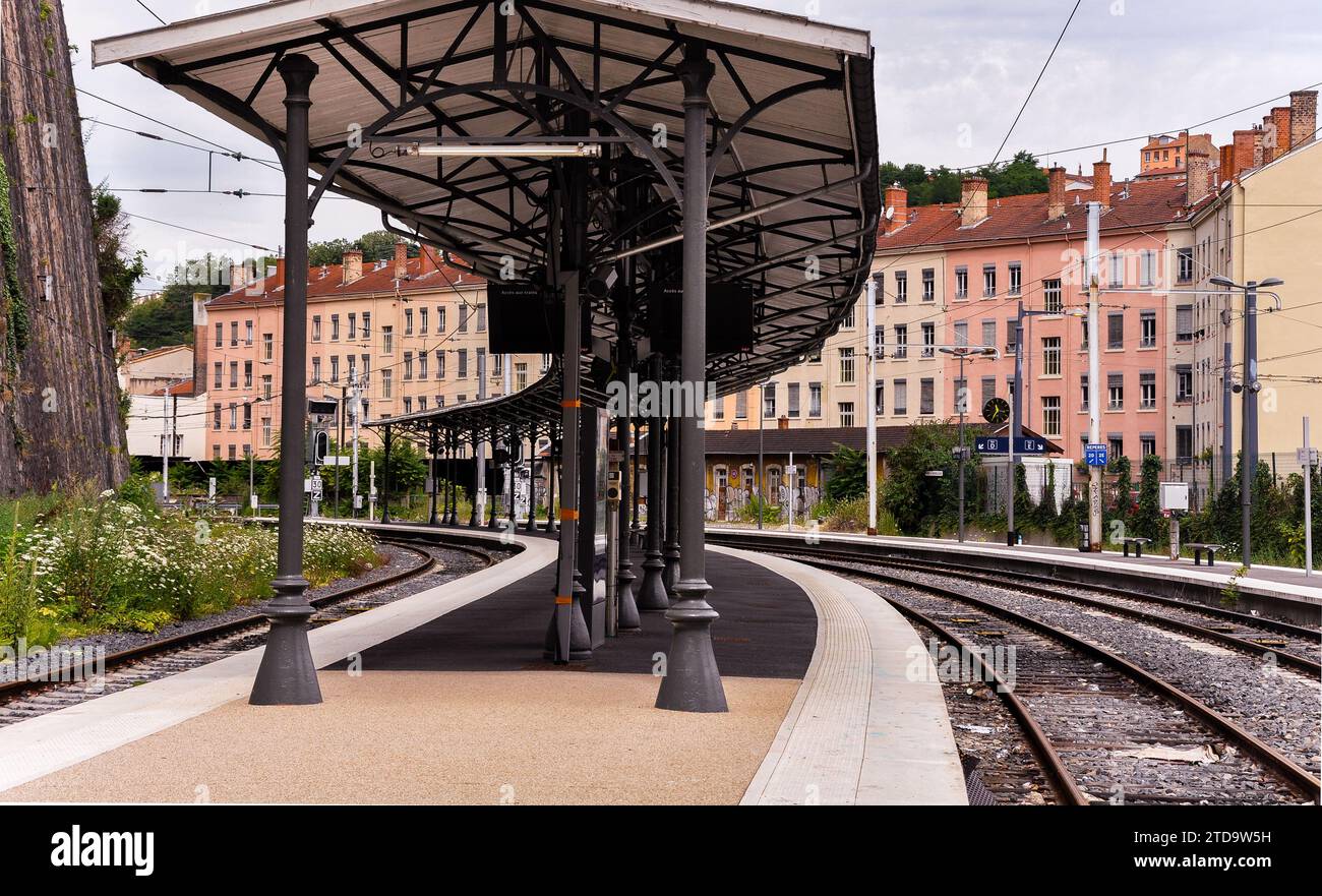 Curved platform at Lyon-Perrache railway station Stock Photo