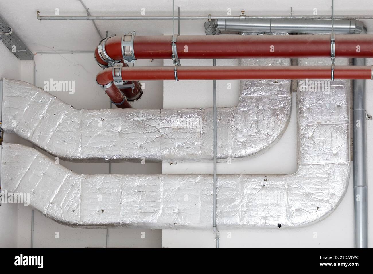 Industrial HVAC System Ductwork and Pipes for Efficient Airflow and