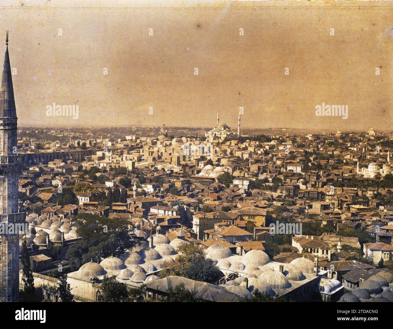 Constantinople (present-day Istanbul), Turkey Panorama taken from a minaret of the Süleymaniye Camii ('mosque of Sultan Suleiman the Magnificent') towards the west, Religion, Habitat, Architecture, Islam, Minaret, Aqueduct, Hydraulic installation, Cupola, dome, Mosque, Urban panorama, Religious architecture, Istanbul, 01/09/1912 - 30/09/1912, Passet, Stéphane, photographer, 1912 - Turquie - Stéphane Passet - (September), Autochrome, photo, Glass, Autochrome, photo, Positive, Horizontal, Size 9 x 12 cm Stock Photo
