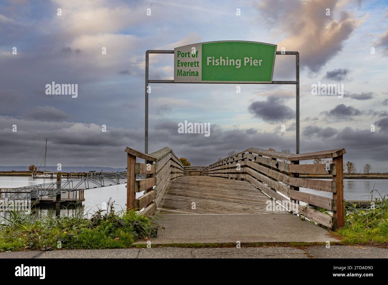 Everett WA USA Nov 5 2023 The Port of Everett Fishing Pier Sign Stock