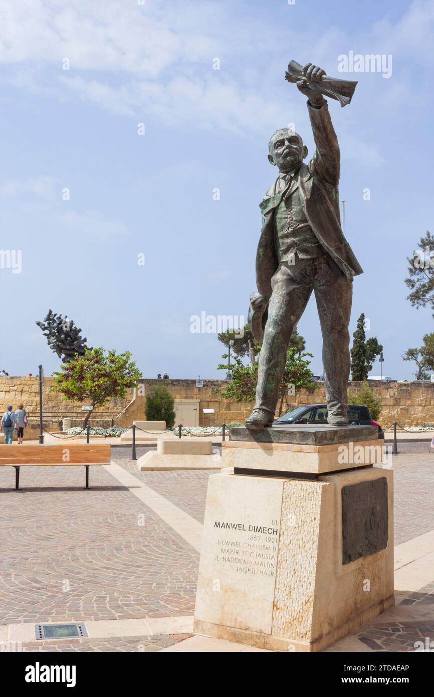 Monument to Manwel Dimech at Castille Square, La Valletta, Malta.  Manwel Dimech, aka Manuel Dimech, 1860 – 1921. Maltese socialist, philosopher, jour Stock Photo