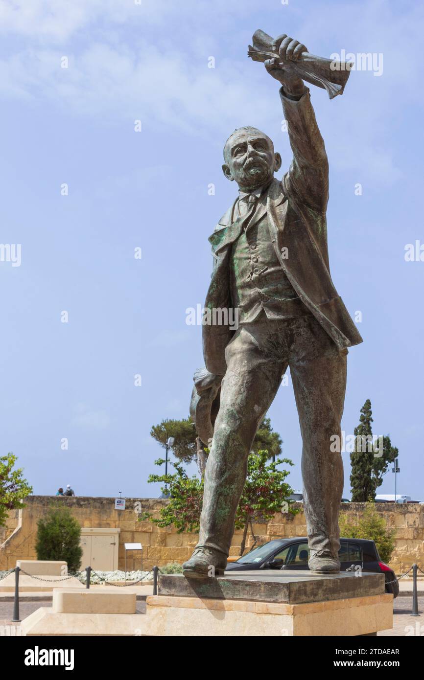 Monument to Manwel Dimech at Castille Square, La Valletta, Malta.  Manwel Dimech, aka Manuel Dimech, 1860 – 1921. Maltese socialist, philosopher, jour Stock Photo