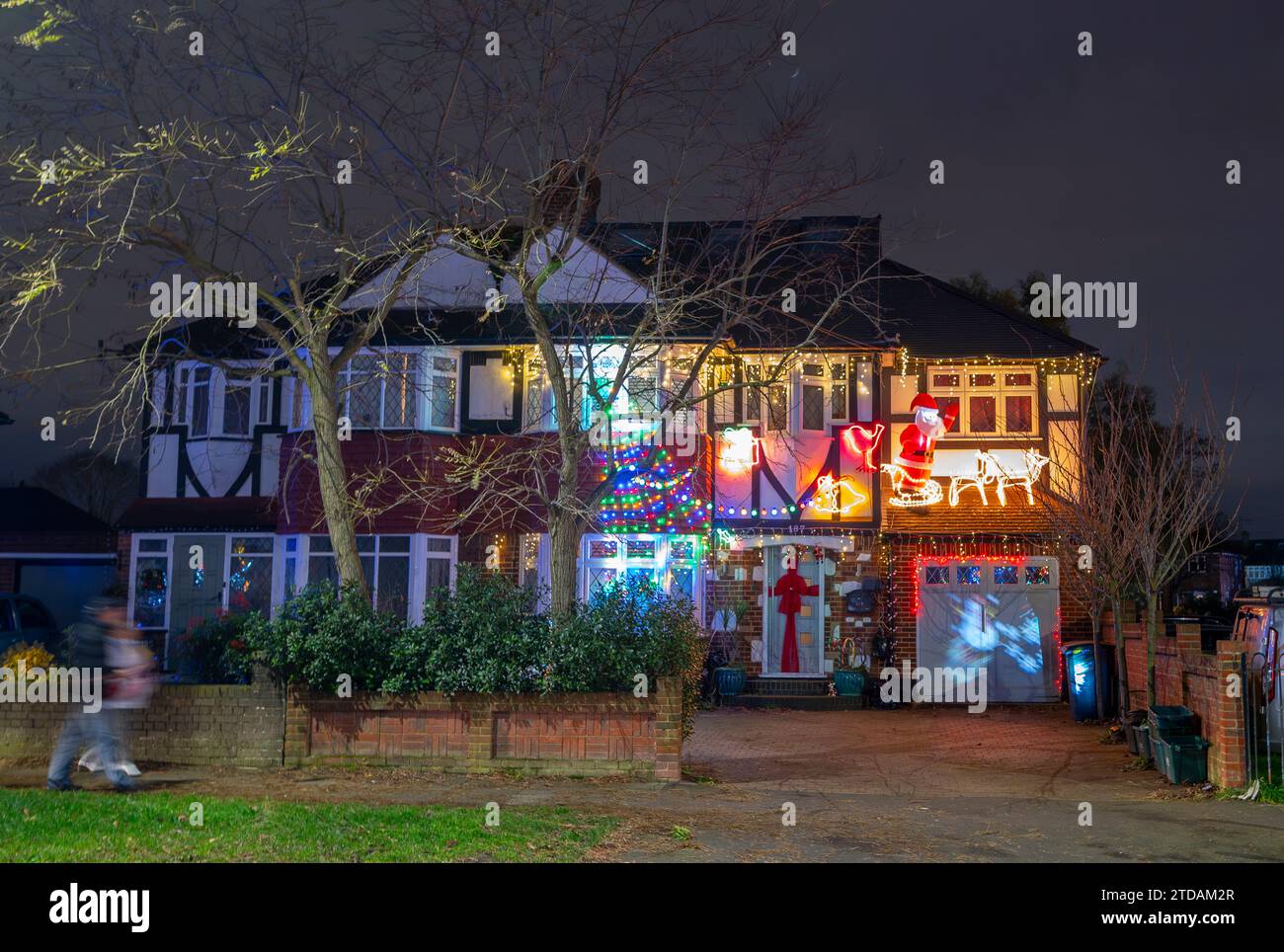 Lower Morden, Surrey, London, UK. 17th Dec, 2023. Many residents of