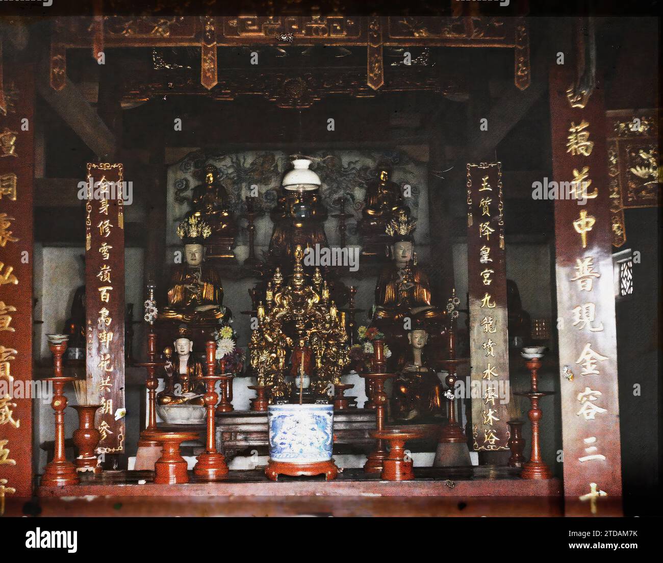 Hà-noi, Tonkin, Indochina An altar inside a Buddhist temple ('Lien-thuy ...