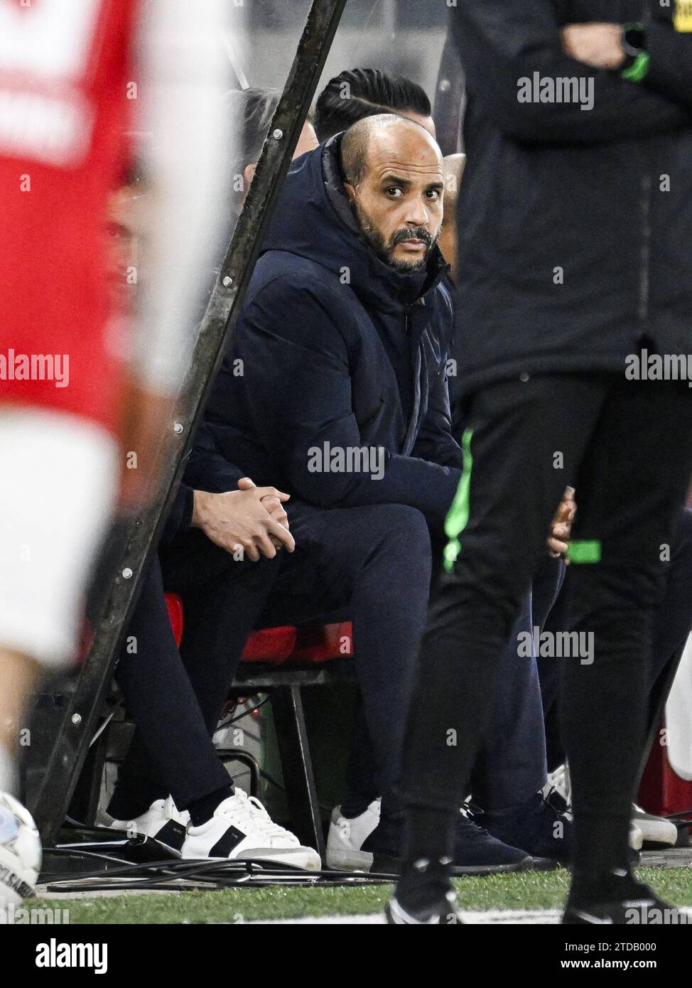 ALKMAAR - AZ Alkmaar coach Pascal Jansen during the Dutch Eredivisie match between AZ Alkmaar and PSV Eindhoven at the AFAS stadium on December 17, 2023 in Alkmaar, Netherlands. ANP OLAF KRAAK Stock Photo