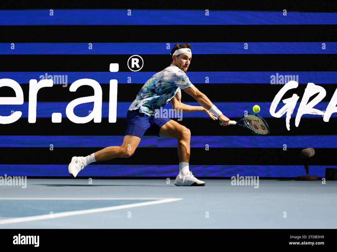 ExCel Centre, Newham, London, UK. 17th Dec, 2023. Ultimate Tennis Showdown Grand Final Day 3; Casper Ruud (The Ice Man) plays a backhand against Jack Draper (The Power) Credit: Action Plus Sports/Alamy Live News Stock Photo