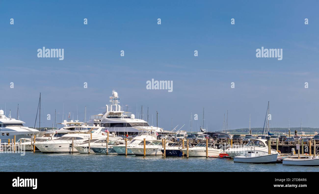 lots of different size boats at dock at long wharf Stock Photo