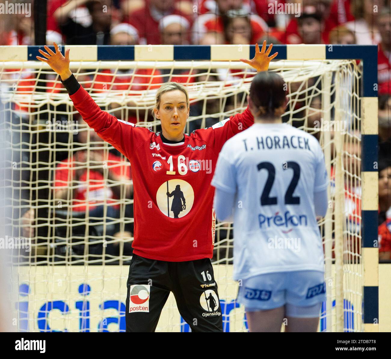 Herning, Denmark. 17th Dec, 2023. Herning, Denmark, December 17th 2023: Goalkeeper Katrine Lunde (16 Norway) are seen during a penalty shot during the IHF Womens World Championship 2023 final game between France and Norway at Jyske Bank Boxen in Herning, Denmark (Ane Frosaker/SPP) Credit: SPP Sport Press Photo. /Alamy Live News Stock Photo