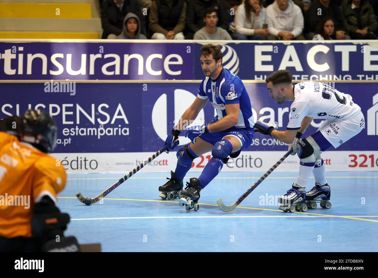 Barcelos, Portugal. 17th Dec, 2023. Barcelos, 17/12/2023 - 'quei Clube de Barcelos faced Futebol Clube do Porto this afternoon in the 12th round of the National Roller Hockey Championship 2023/2024. The game was played at the Barcelos Municipal Pavilion. Conti Acevedo and Vieirinha (OC Barcelos); Edu Lamas (FC Porto) (Global Imagens) Credit: Atlantico Press/Alamy Live News Stock Photo
