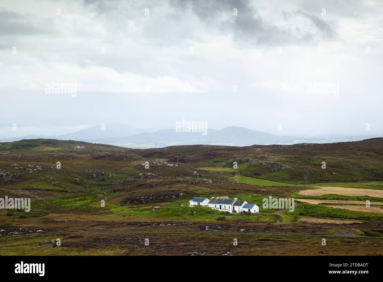 White washed cottages homes hi-res stock photography and images - Alamy