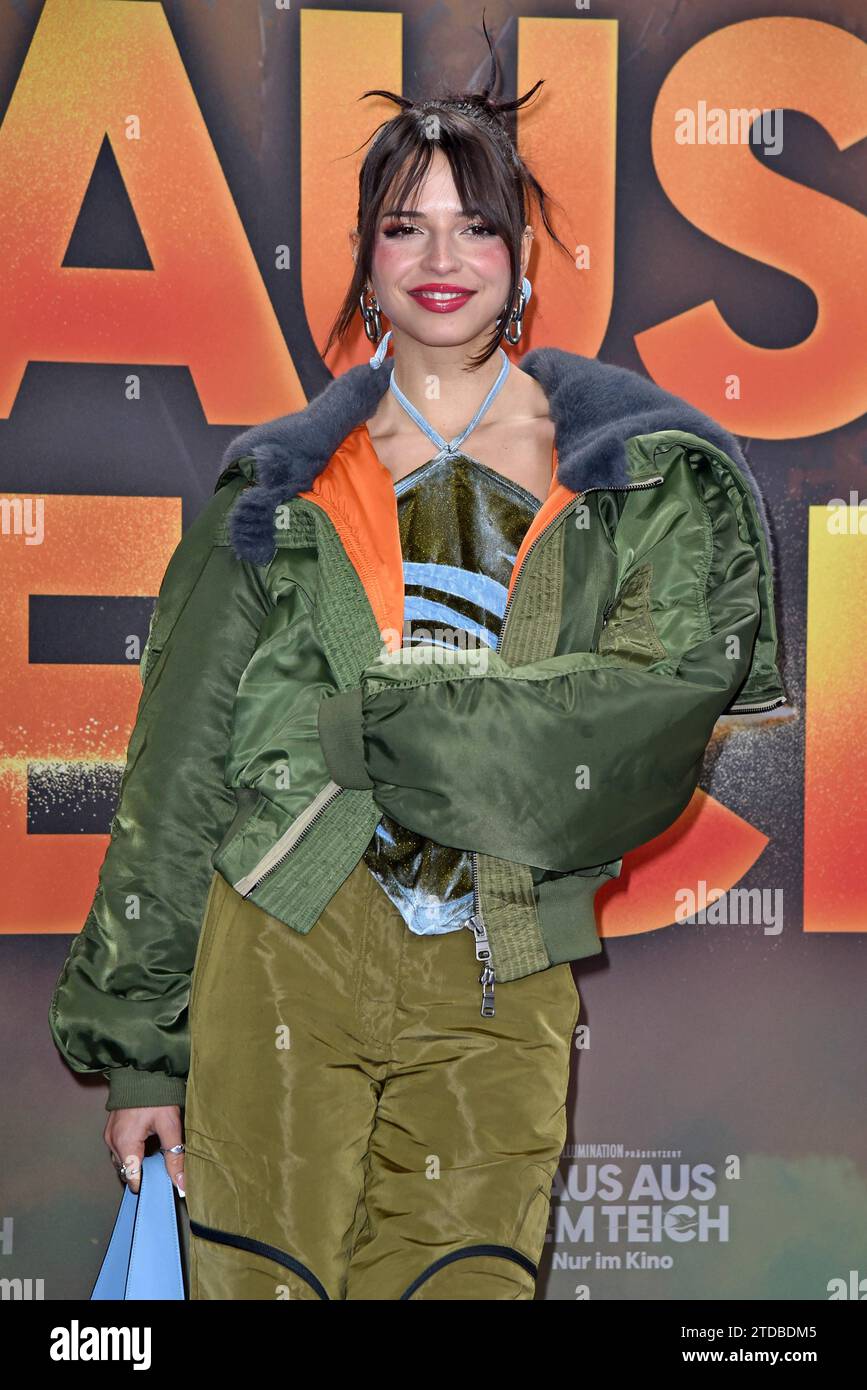 Nina Chuba bei der Deutschlandpremiere von RAUS AUS DEM TEICH im Zoo