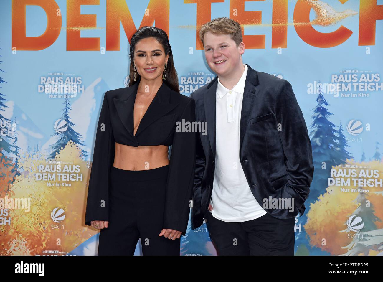 Nazan Eckes, Julius Weckauf bei der Deutschlandpremiere von RAUS AUS