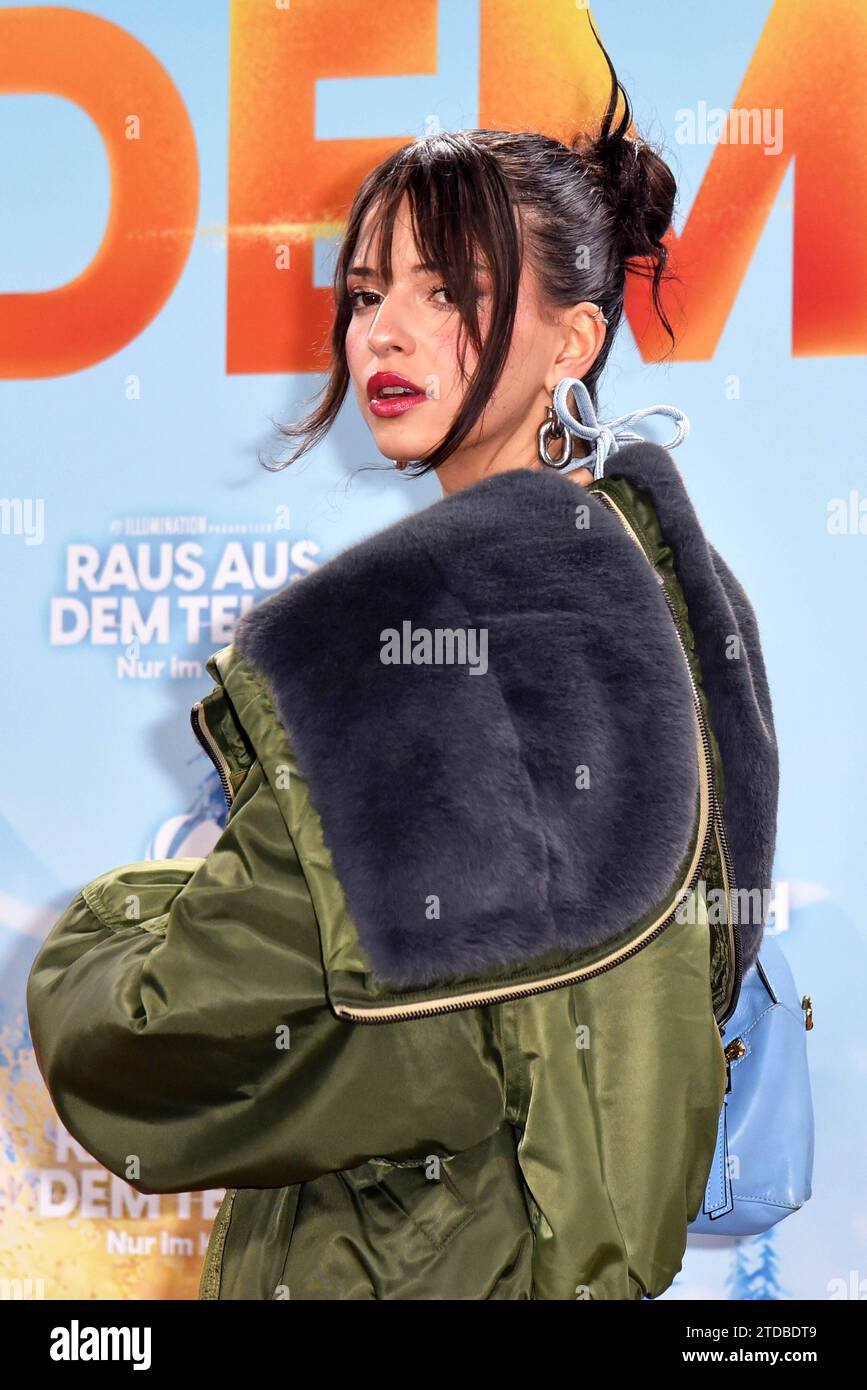 Nina Chuba bei der Deutschlandpremiere von RAUS AUS DEM TEICH im Zoo