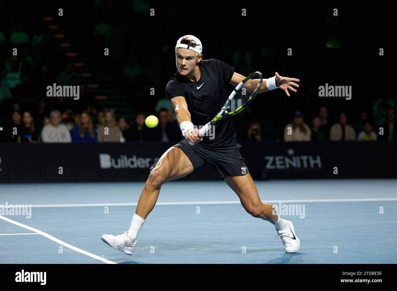 ExCel Centre, Newham, London, UK. 17th Dec, 2023. Ultimate Tennis Showdown Grand Final Day 3; Holger Rune (The Viking) plays backhand against Jack Draper (The Power) in the final match Credit: Action Plus Sports/Alamy Live News Stock Photo