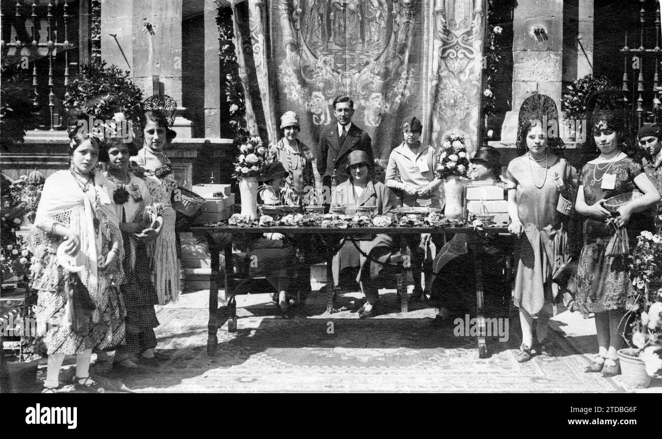 03/31/1926. Flower Festival. The City Council table, chaired by the ...