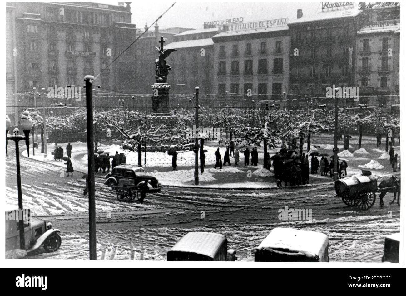 12/31/1950. The Plaza de España after the Snowfall - Approximate date. Credit: Album / Archivo ABC / Miguel Marín Chivite Stock Photo