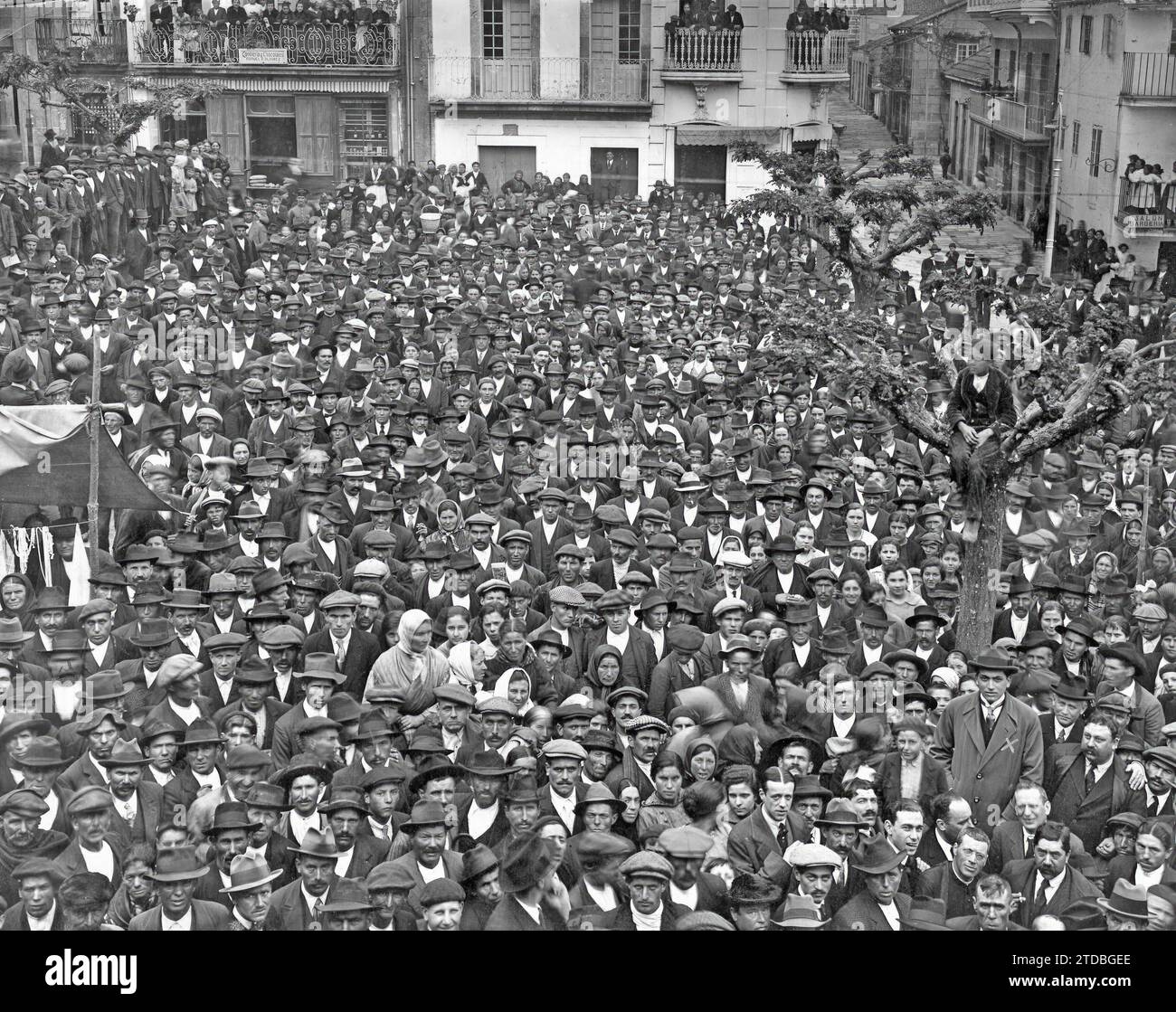 Carballiño (Orense), May 1919. Electoral campaign in Carballiño. Reception paid to the Maurist candidate Mr. Calvo Sotelo (x). Credit: Album / Archivo ABC / Pacheco Stock Photo