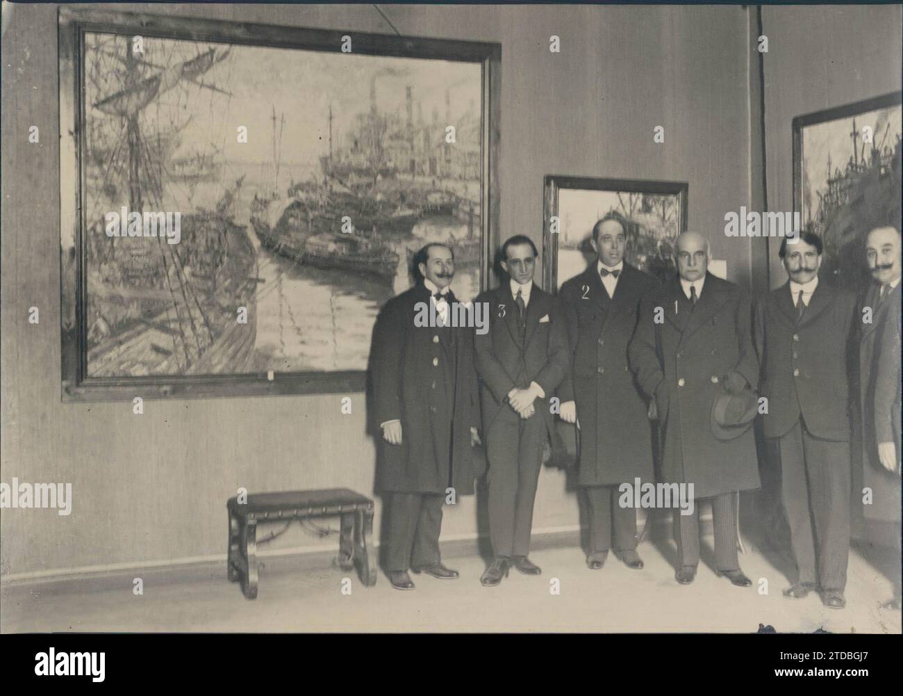 04/11/1923. Madrid. In the hall of the Fine Arts circle. The ambassador of the Argentine Republic (1) and the Minister of Public Instruction (2) at the exhibition of Works by the Buenos Aires painter Benito Quinquela (3), Inaugurated yesterday. Credit: Album / Archivo ABC / José Zegri Stock Photo