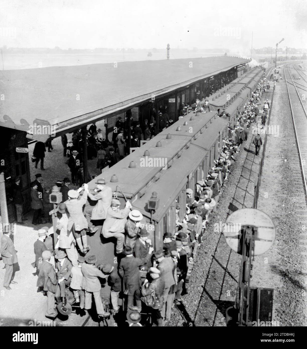 06/30/1922. Berlin. Railway Disaster. The suspension of road traffic on ...