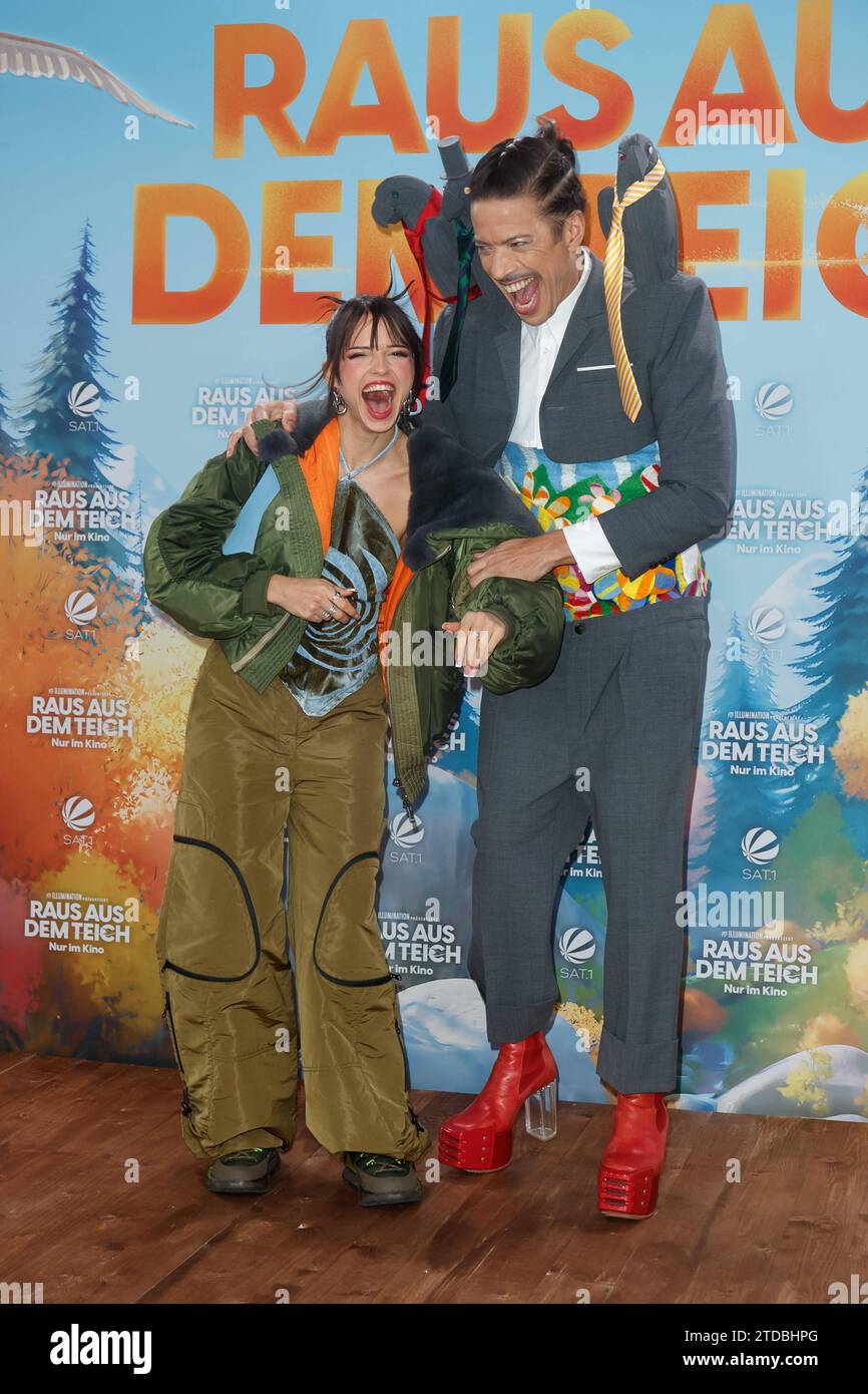 Film Premiere Raus aus dem Teich Nina Chuba Nina Kaiser und