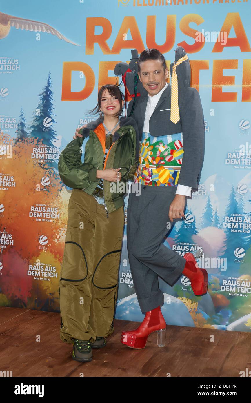 Film Premiere Raus aus dem Teich Nina Chuba Nina Kaiser und