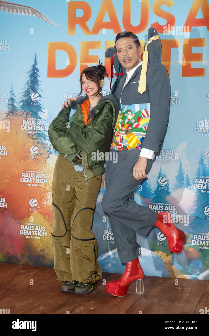 Film Premiere Raus aus dem Teich Nina Chuba Nina Kaiser und