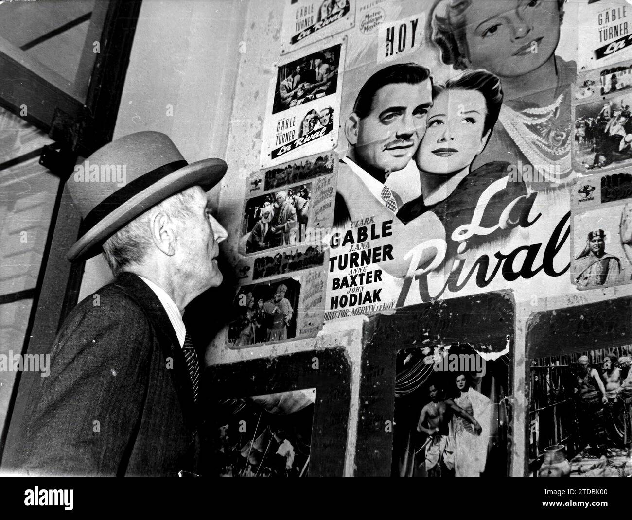 12/31/1962. Azorín in front of the billboard of the moment. Credit: Album / Archivo ABC / Basabe Stock Photo