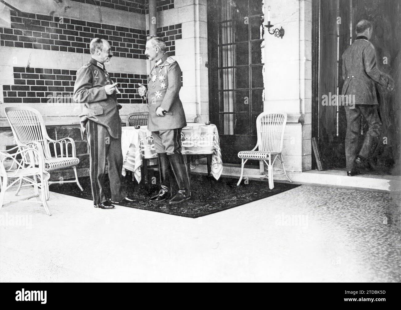 07/31/1918. Interview of Sovereigns. Kaiser William Ii (1) conferring with the King of Saxony (2) (Frederick Augustus III) on the English front. Credit: Album / Archivo ABC / BUFA Stock Photo