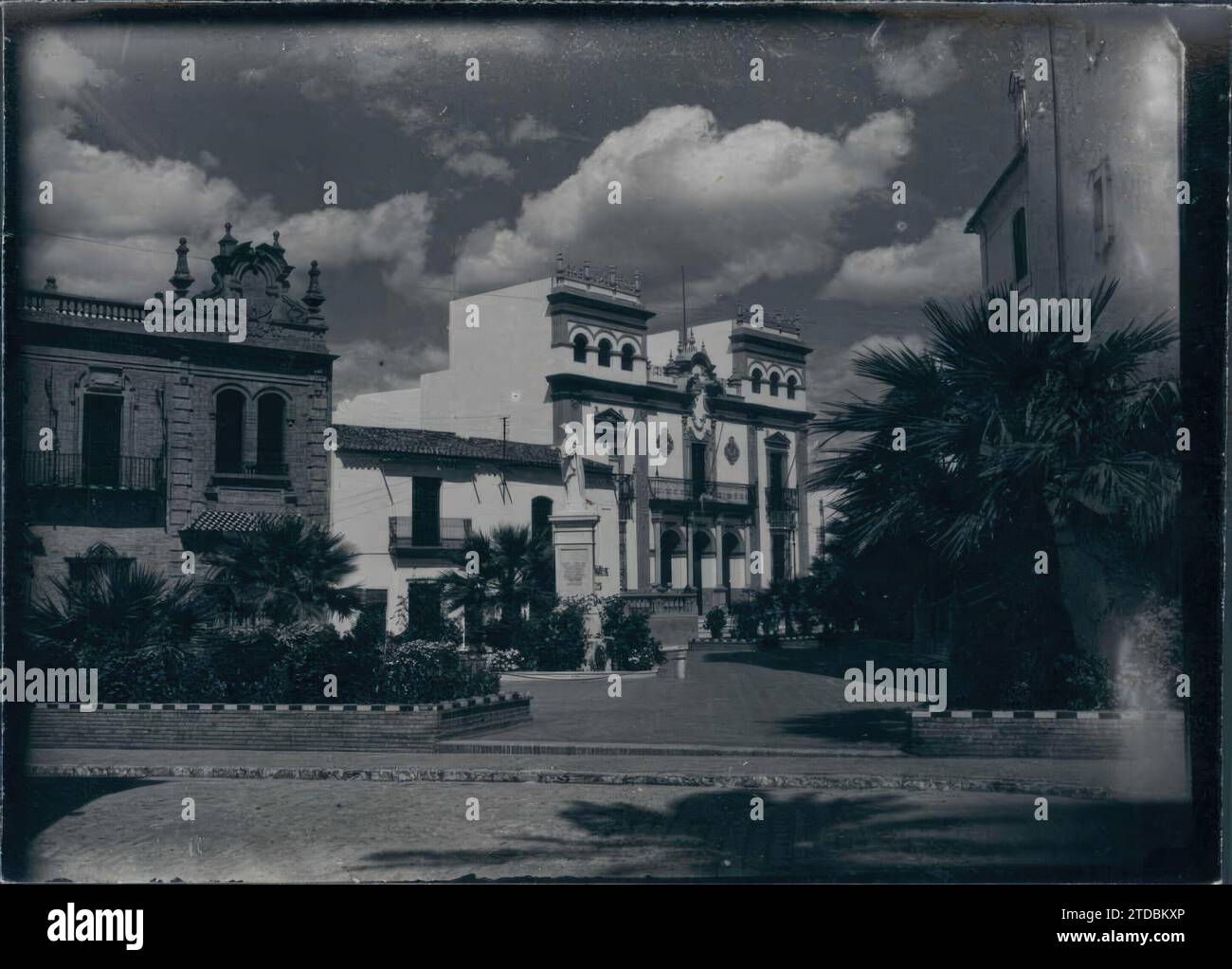 12/31/1939. Plaza de José Antonio, in La Palma del Condado (Huelva). In the background the town hall. Credit: Album / Archivo ABC / López Stock Photo