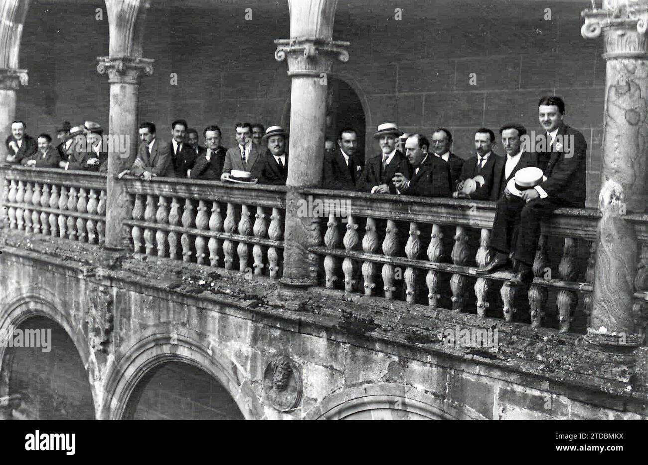 06/30/1918. A Guipuzcoan pilgrimage. Visit to the University of Oñate by a group of the pilgrimage to the sanctuary of Aranzazu, organized by the Catholic center of San Sebastián. Credit: Album / Archivo ABC / Martín Stock Photo