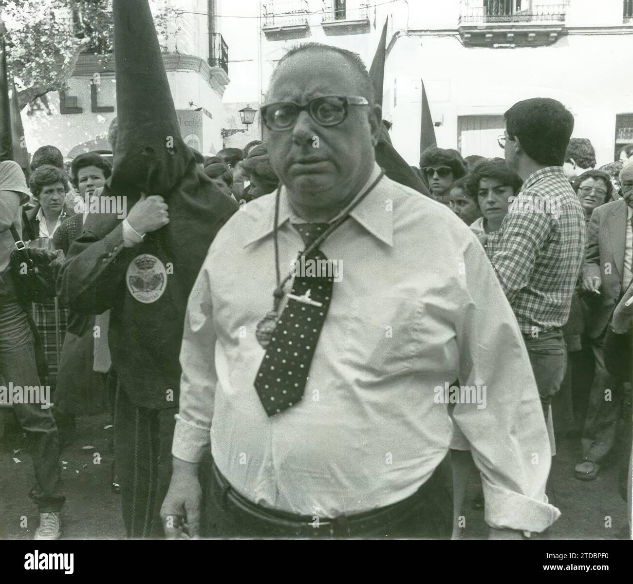 03/19/1983. Esperanza Altarpiece.- Francisco Palacios Ortega 'El Pali' (Seville, 1928-1988) was a very popular sevillanas singer also known as 'El Trovador de Sevilla', a nickname given to him by the writer Antonio Burgos. He formed an artistic company in the 50s and 60s with Miguel de la Isla and Manolito Rubio, guitarists the Gutiérrez, El Gran Simón and Paco Gandía. Later, together with Miguel de la Isla and Joaquín de Paradas he formed the group ?Los Rocieros del Quema?, which popularized the sevillanas of ?Las cigarreras?. In 1974 he continued solo. Their sevillanas were a real knockout f Stock Photo