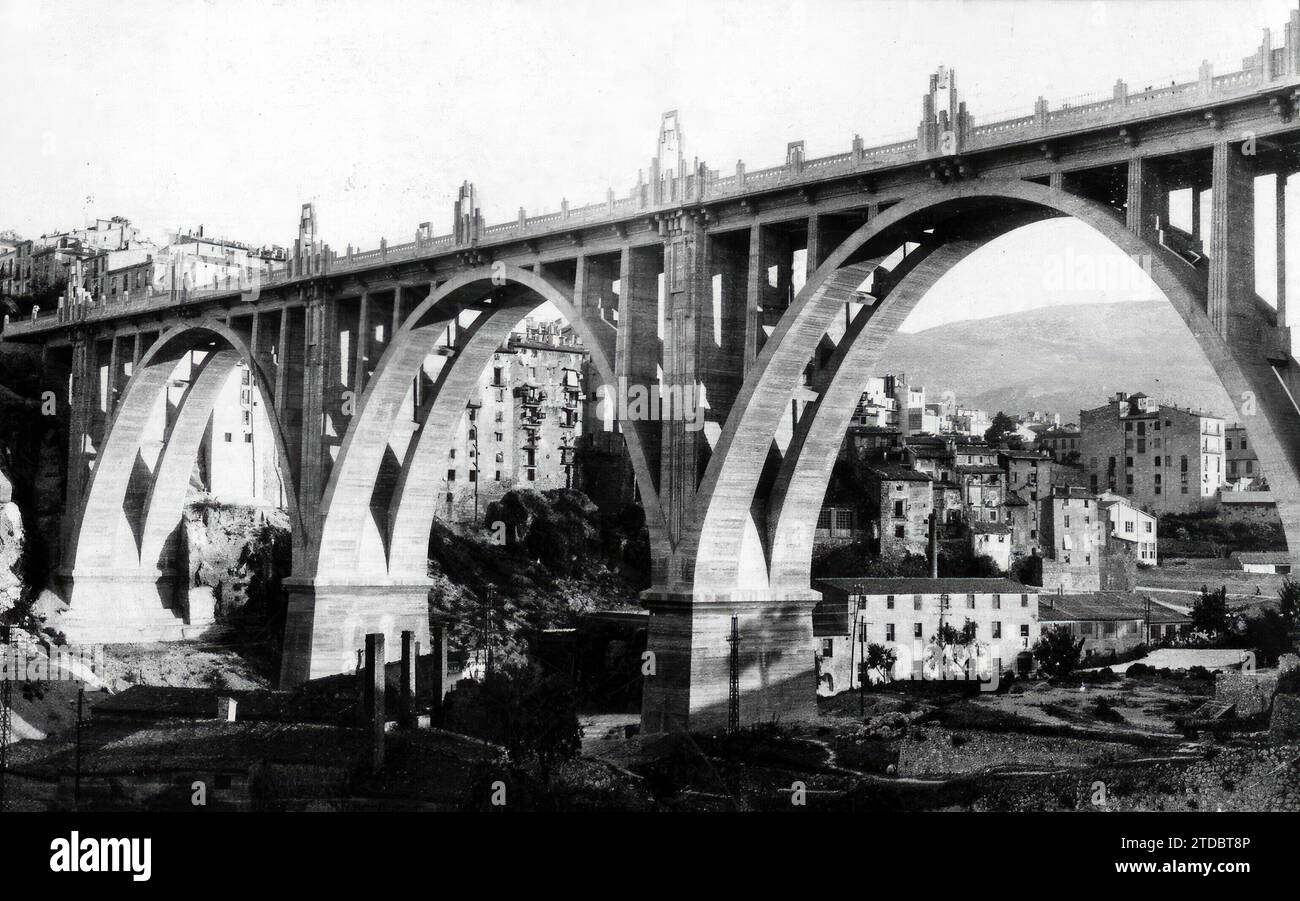 Alcoy (Alicante), April 1929. Partial view of the San Jorge bridge. Credit: Album / Archivo ABC Stock Photo