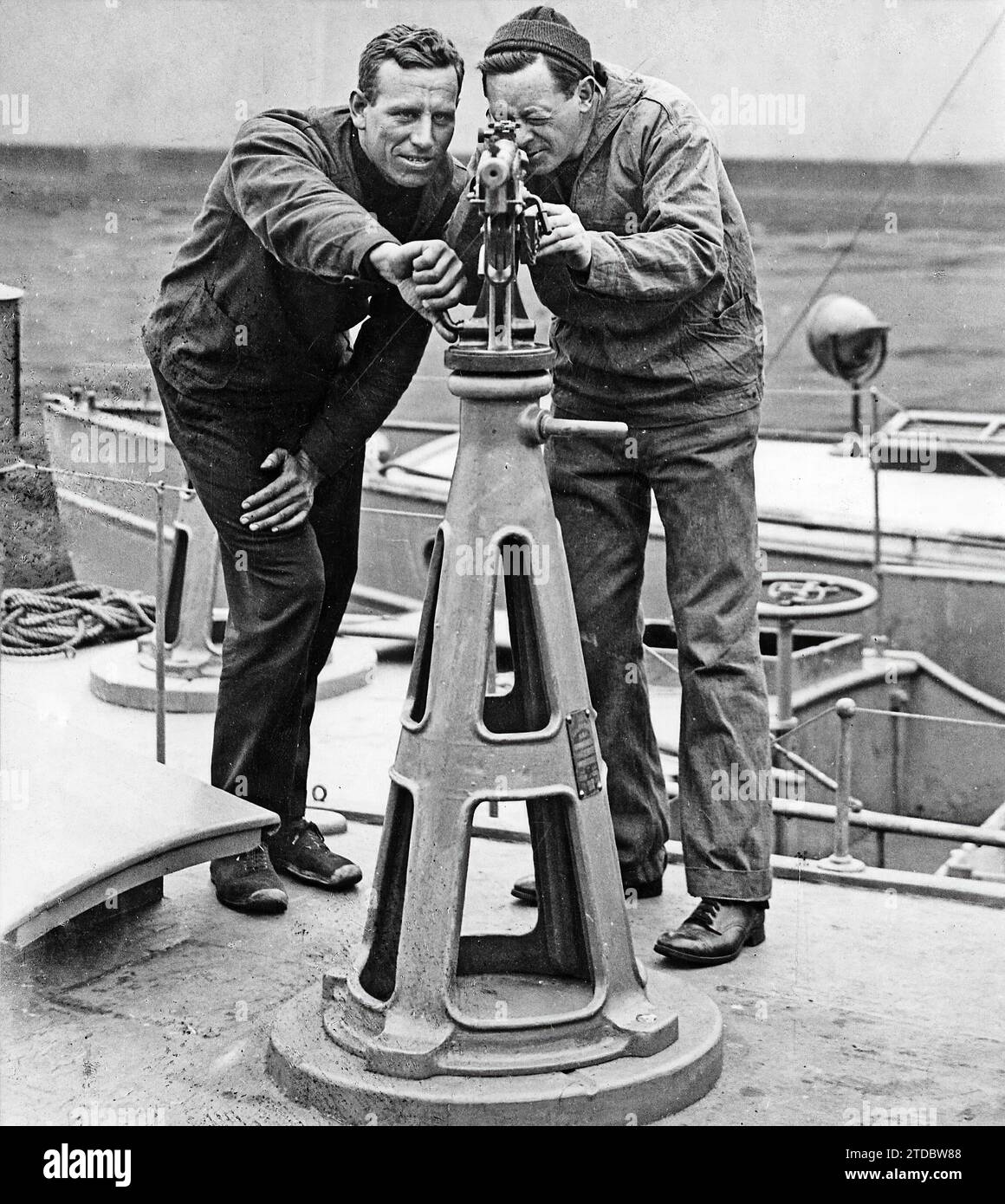 05/31/1917. War at Sea. Tests of a Rapid Firing Gun Aboard a North American Submarine Hunter. Credit: Album / Archivo ABC / Louis Hugelmann Stock Photo
